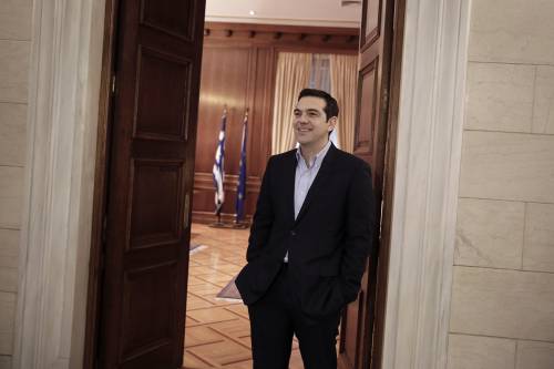 Tsipras sfida la Troika: luce gratis e cibo a 300mila famiglie