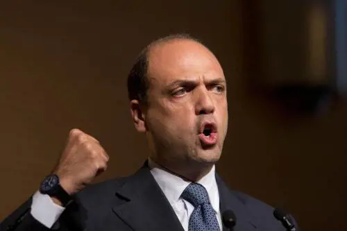 Scandalo tangenti. E nella carte spunta ​il nome di Alfano