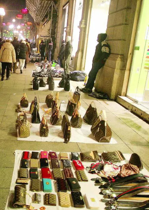 Mercati, il Comune sta con gli abusivi