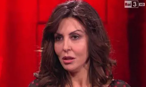 La gaffe di Sabrina Ferilli sulla canzone della Mannoia