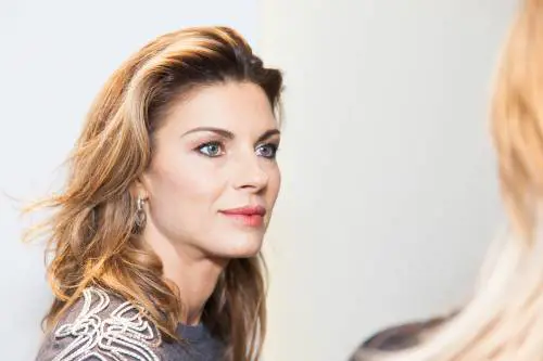 La Colombari compie 40 anni: "Belén ha la farfallina,  io invece ho un dragone"