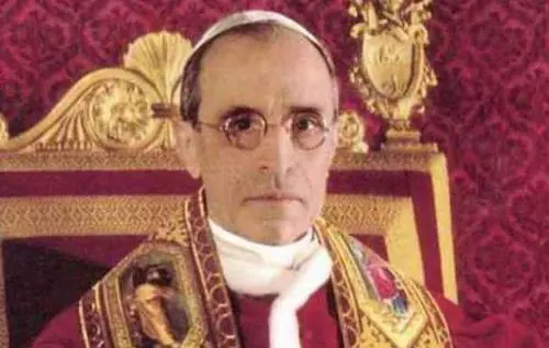 Le "sfumature" di Pio XII  stroncate da tutti:  ​il Vaticano e gli ebrei