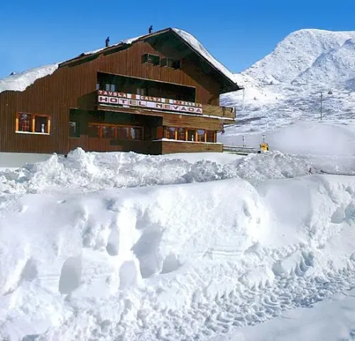 "Profughi in hotel". Dopo il post di Salvini l'albergatore ora ha paura