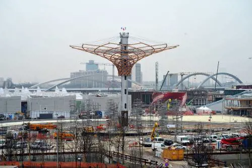 L'albero di Expo mette la chioma