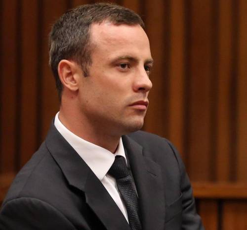 "Ora pulisce i bagni". Pistorius vuole venire in Italia