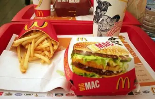 Mancano 5 centesimi. McDonald nega il panino al ragazzo down