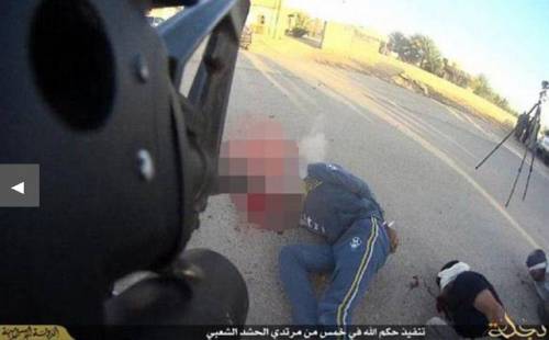 L'Isis e le videocamere sui mirini dei fucili: così filmano le esecuzioni