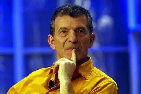 Scontro Busi-Travaglio sull'omosessualità di Lucio Dalla