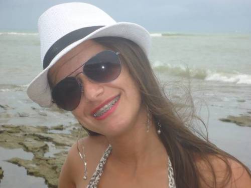 Hostess brasiliana uccisa trovata dentro una valigia