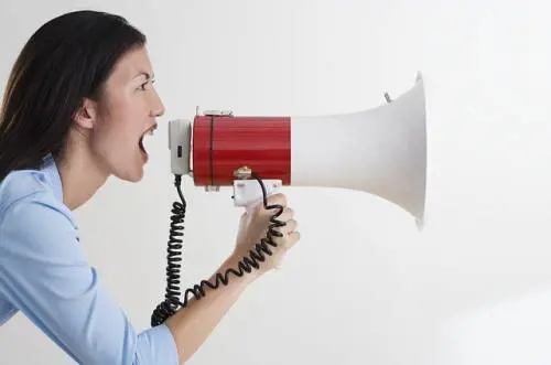 Il vostro collega mangia in modo rumoroso? Voi siete un genio...
