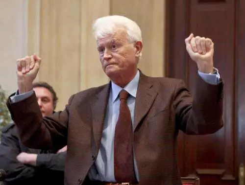 Squadrismo rosso a Firenze: i collettivi contestano Caselli, salta la lezione sulla mafia