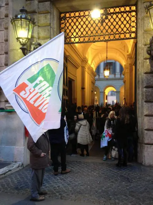 Berlusconi tra i sostenitori a Palazzo Grazioli