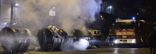 Tor Sapienza, riesplode la protesta contro gli immigrati: bruciati cassonetti