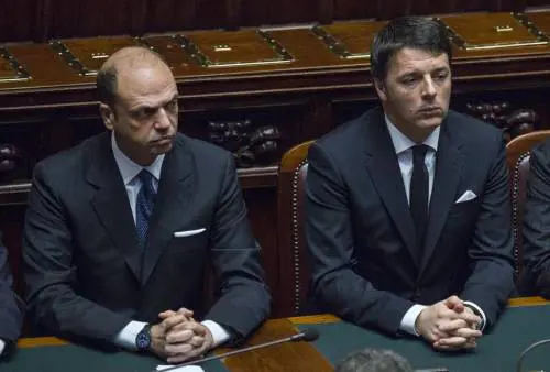 Gli alfaniani accusano Renzi: "Ci chiede la fine di Gentiloni"