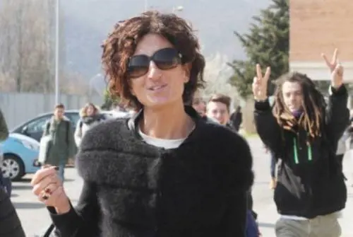 Renzi: "Non attaccate la mia famiglia, prendetevela con me"