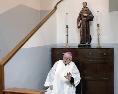 Monsignor Martinelli a Troipoli insieme ai suoi fedeli