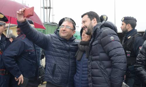 Immigrazione, Salvini a Mineo: "Il vero razzista è chi fa soldi con l'accoglienza dei profughi"