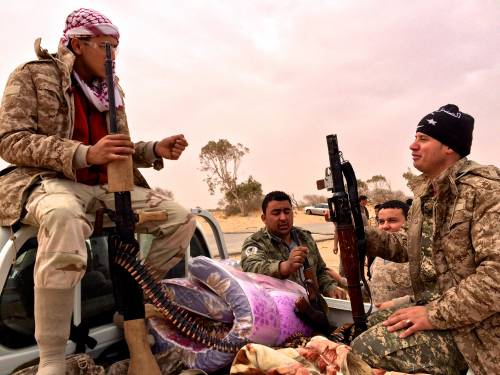 Le milizie di  Misurata schierate intorno a Sirte