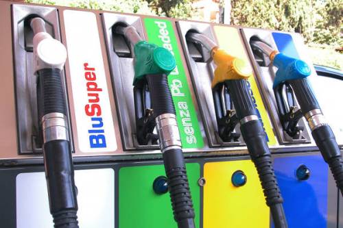 Distributori di benzina: uno su quattro truffa il cliente
