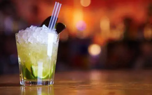 Botte da orbi fra rom al bar, ferito il titolare