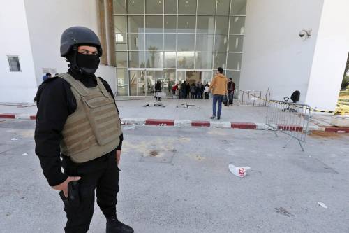 Armi d'assalto e cinture esplosive così ha agito il commando a Tunisi