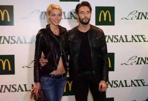 Isola, la moglie di Alex Belli risponde alla presunta amante Noemi: "È solo una mitomane"