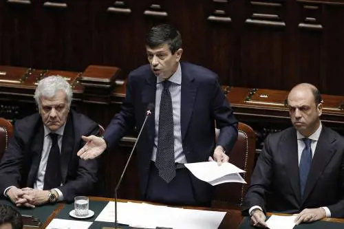 Lupi in Aula per le dimissioni: "Lascio il governo a testa alta"