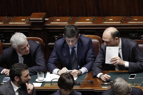 Il bigliettino di Alfano per lavarsi la coscienza a dimissioni avvenute