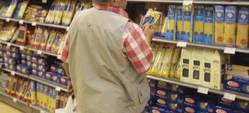 Cremona, pensionato ruba una salsiccia, condannato a pagare una multa di 11.250 euro