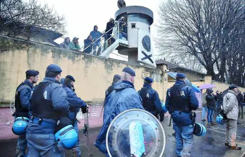 Festa writer nella caserma occupata