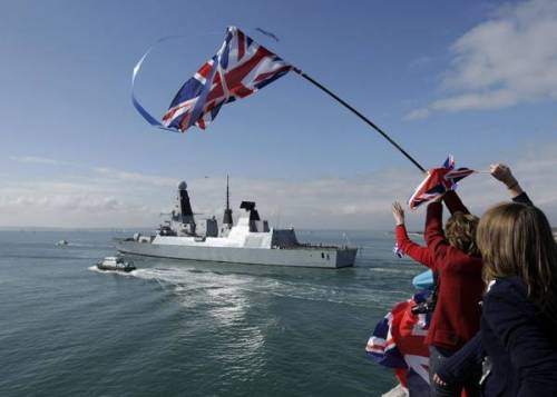 Londra riarma le Falkland: "L'Argentina si prepara a riaverle" 