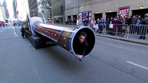 Ben Stiller fa l'uomo-cannone per David Letterman