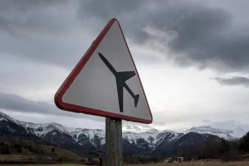 Prezzi stracciati e piloti sottopagati: è davvero sicuro volare low cost?