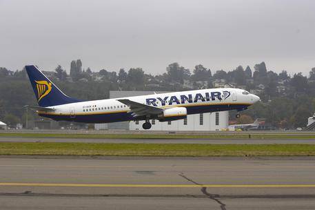 Panico sul volo Lamezia-Roma, aereo Ryanair costretto al rientro