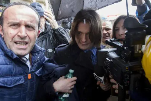 Caso Meredith in Cassazione, Sollecito in aula con la famiglia ma  Amanda resterà in America