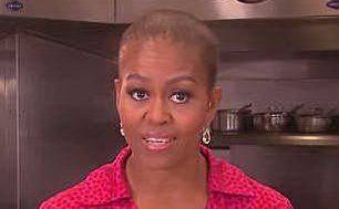 Usa, mistero sul look rasato di Michelle Obama. E sul web si teme il peggio