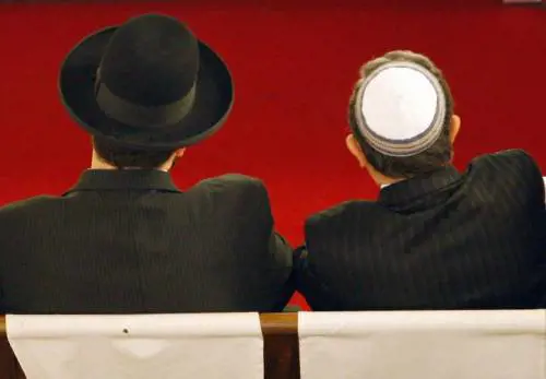 "Hai la kippah, non voti": in Francia i comunisti escludono rabbino dal seggio