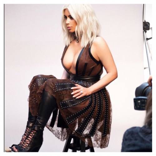 Kim Kardashian: bionda e super sexy su Instagram