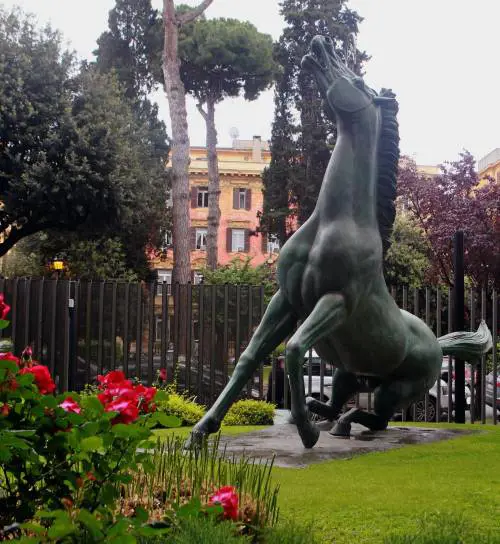 Rai, Renzi avanti tutta, peccato che l'iter del ddl sarà lungo e tortuoso