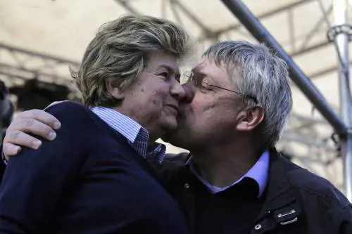 Il bacio della pace ​tra Camusso e Landini