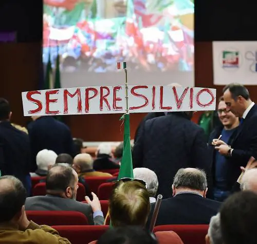 L'assist del Cavaliere: «Il prossimo sindaco avrà la nostra storia»