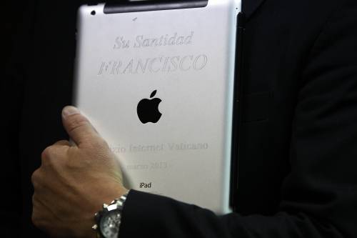 All'asta l'iPad ​di Papa Francesco