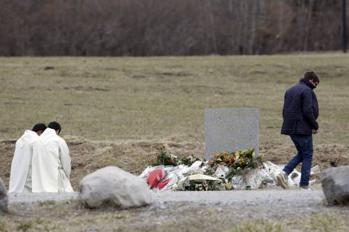 Disastro Germanwings, la lettera di Lufthansa: “I passeggeri non hanno avuto paura di morire”