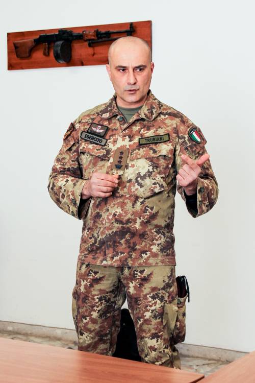 Il comandante di reggimento, colonnello Roberto Trubiani