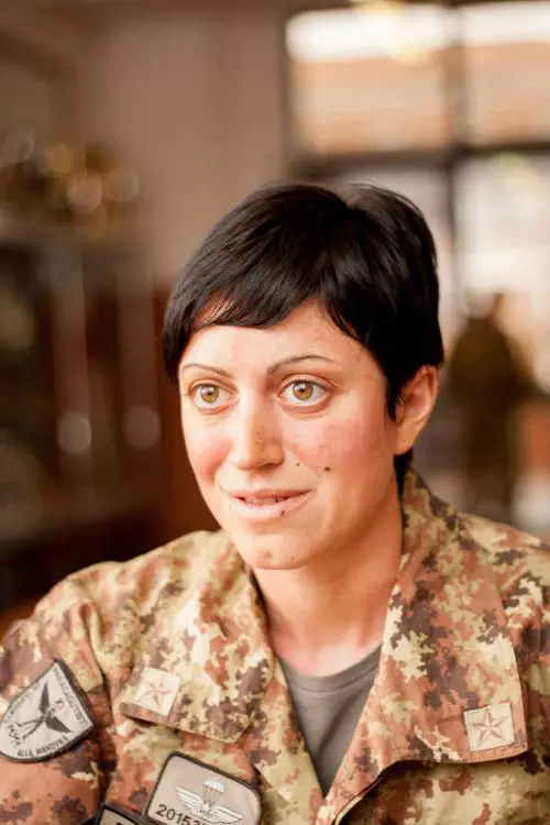 Donna e paracadutista, il racconto di una "ragazza della Folgore"