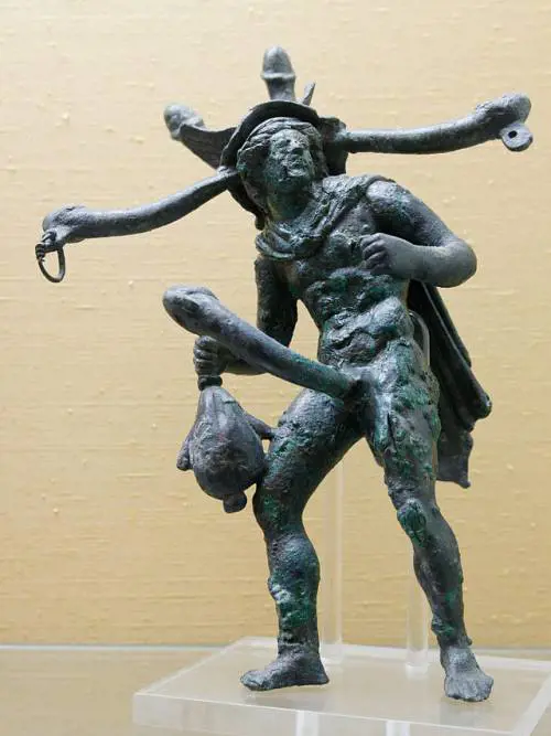 Pompei, arriva il gadget vietato ai minori