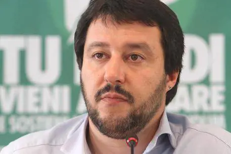 Immigrati, Salvini pubblica i numeri della Prefettura: "Benvenuti all'hotel Italia"