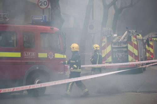 Maxi incendio a Londra: 2mila persone in fuga