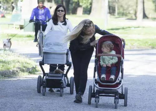 La Hunziker con le figlie