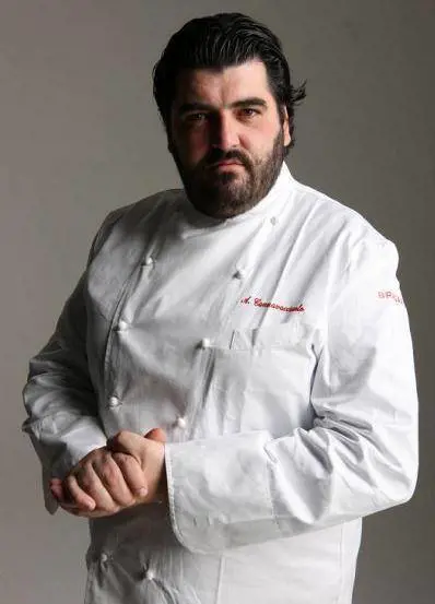 Cannavacciuolo re della cucina in tv: "Sono me stesso, per questo mi diverto"